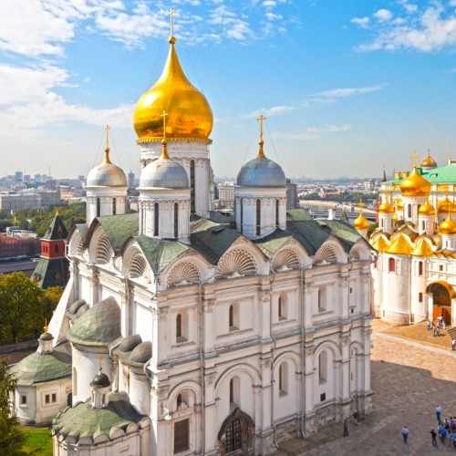 Детская экскурсия по территории Кремля