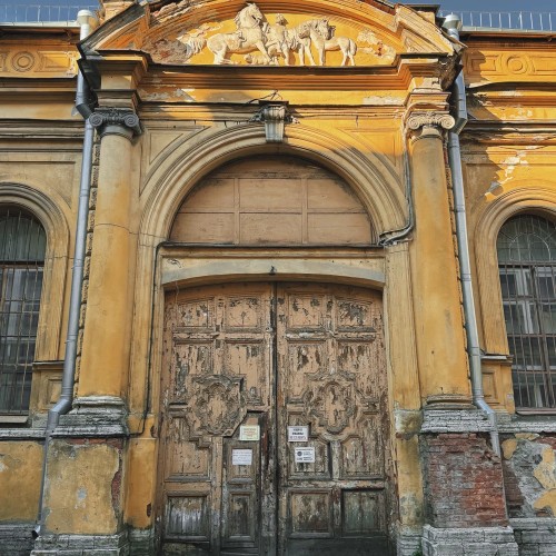 Английский клуб Петербурга: особняк на Миллионной и потайные дворы