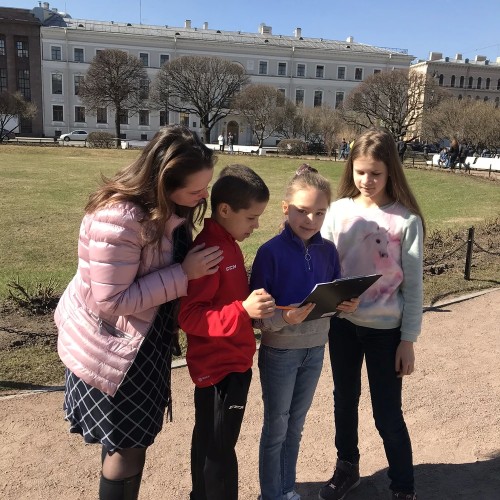 На машине по Петербургу: обзорная экскурсия с элементами квеста для детей и взрослых