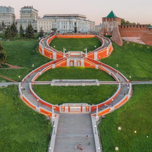 От самой большой восьмёрки Нижнего Новгорода — Чкаловской лестницы — до Театральной