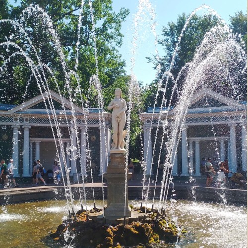 Петергоф: фонтаны и дворцы Нижнего парка