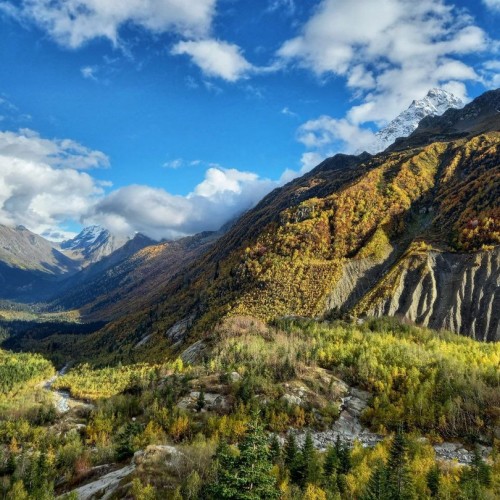 А давай в Домбай? Треккинг без рюкзаков