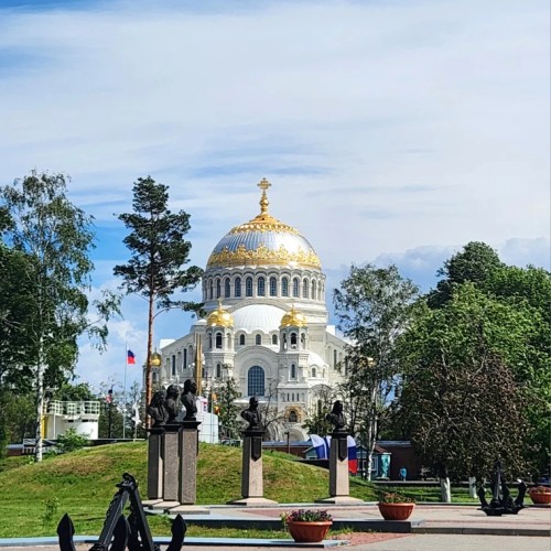 Город-крепость, город-порт: в Кронштадт на метеоре