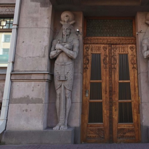 Нетривиальная прогулка по forbes-адресам старого Петербурга