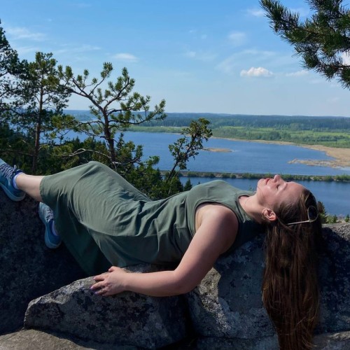 Выдыхай: перезагрузка с йога-практиками и арт-терапией в идиллических пейзажах Карелии