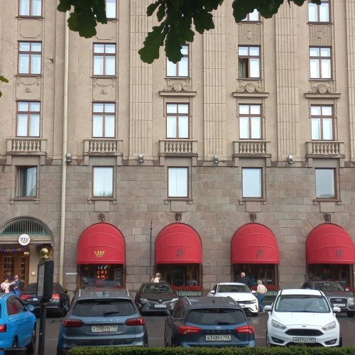 Архитектура и легенды Исаакиевской площади