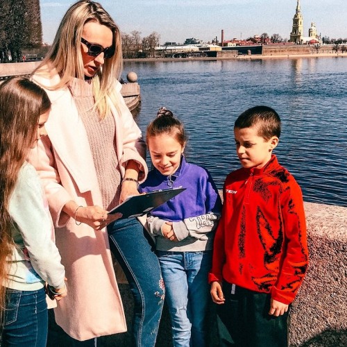 На машине по Петербургу: обзорная экскурсия с элементами квеста для детей и взрослых