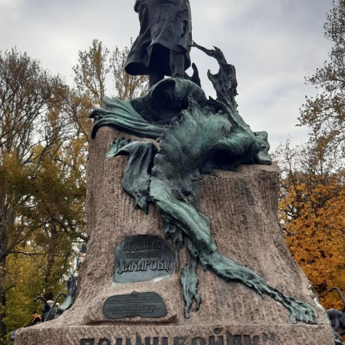 В Кронштадт и Петергоф — на мотоциклах