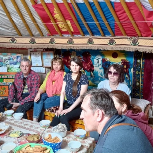 Цветущие тюльпаны и буддийские святыни: из Волгограда в Элисту