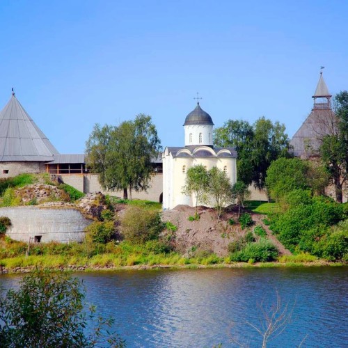 В древнюю Старую Ладогу — на комфортабельном автомобиле