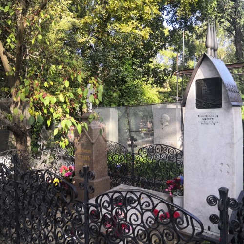 Новодевичье кладбище и его главные скульптуры