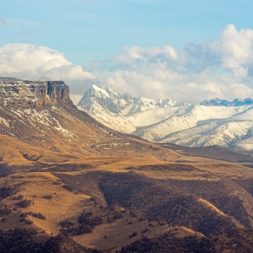 Пик звездопада Персеиды: ночь на плато Канжол в палатках с видом на Эльбрус