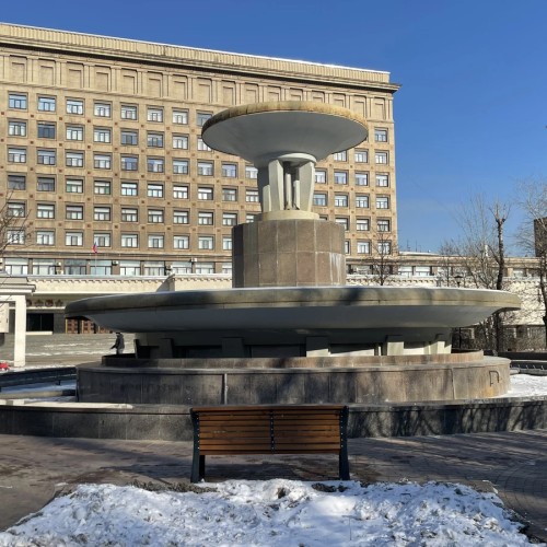 Ткачи, военные и опальный граф. Девичье поле: история и архитектура