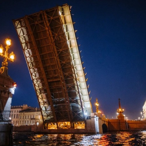 Каналы и разводные мосты на индивидуальном катере