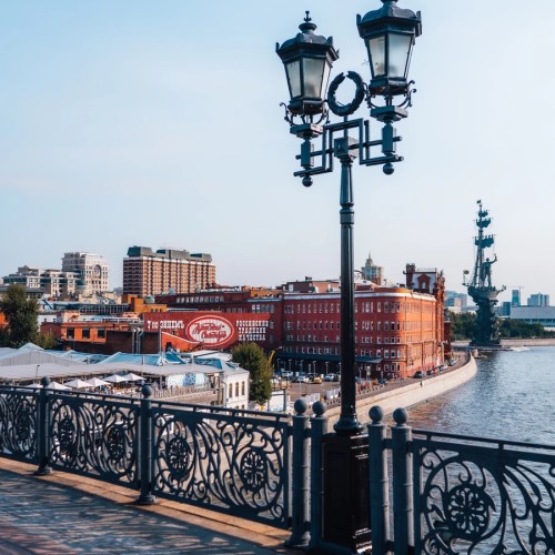 Пречистенская набережная. Новая жизнь Старой Москвы