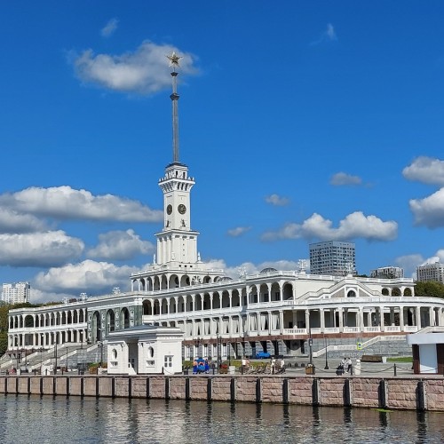 По каналу имени Москвы — к усадьбе Коcмодемьянское