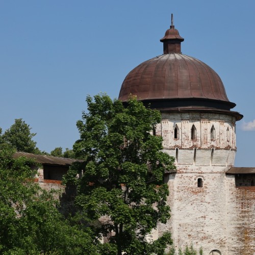 Борисоглебский монастырь и Троице-Сергиев Варницкий монастырь (на вашем авто)