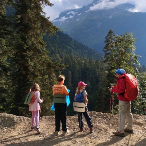 В Домбай всей семьёй: тур по природным красотам с аниматором и лёгкими прогулками в горах