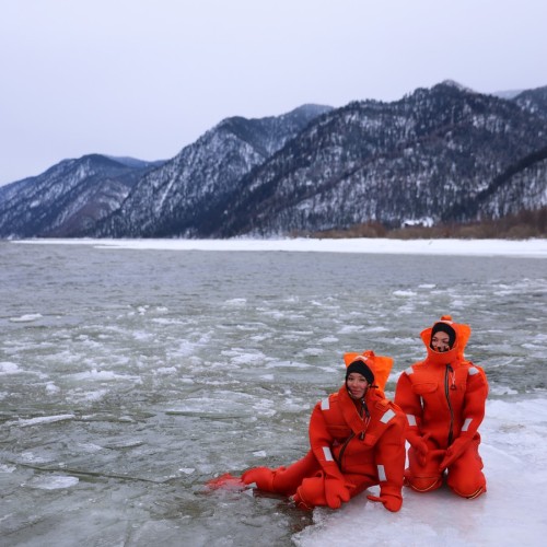 Из Горно-Алтайска — на айс-флоатинг в Телецком озере