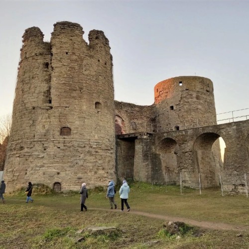 Экскурсия из Петербурга в Ивангород: крепость, нарвская рыба и маяк