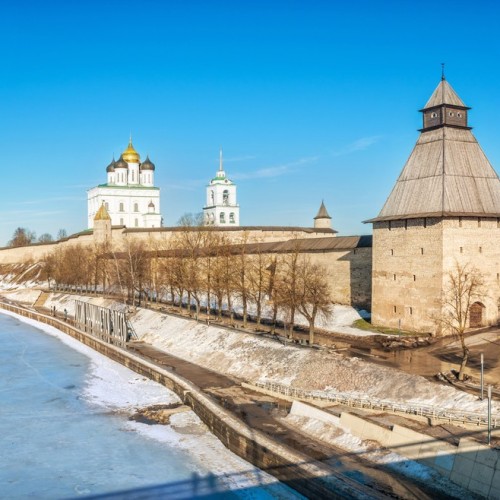 В Псков, Изборск и Печоры на внедорожнике: поездка только для вашей компании