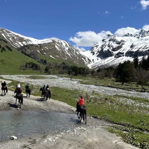 Верхом по Архызу: поездка для конников с любой подготовкой