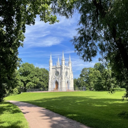 Атмосферная Александрия в Петергофе: когда фонтаны уже посмотрели