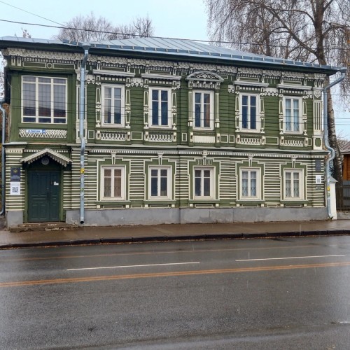 Заглянуть за наличник — разглядеть Кострому!