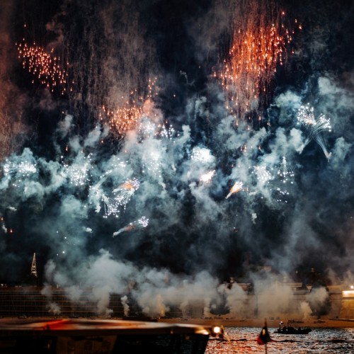 Салют на 9 мая — с воды