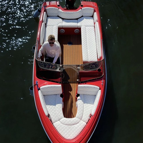 На красивом катере по Петербургу: индивидуальная прогулка