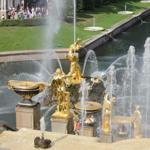 Экскурсия по Нижнему парку и дворцу Петергофа (билеты включены)