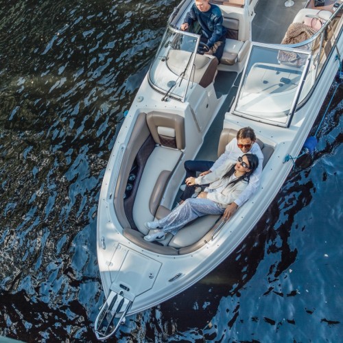 Классика Петербурга: прогулка на катере с аудиогидом или музыкой