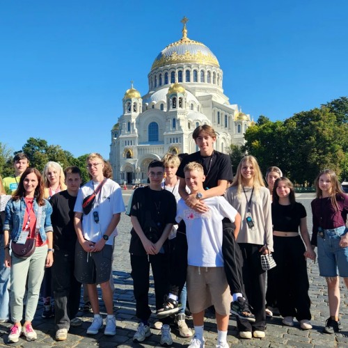 Город-крепость, город-порт: в Кронштадт на метеоре