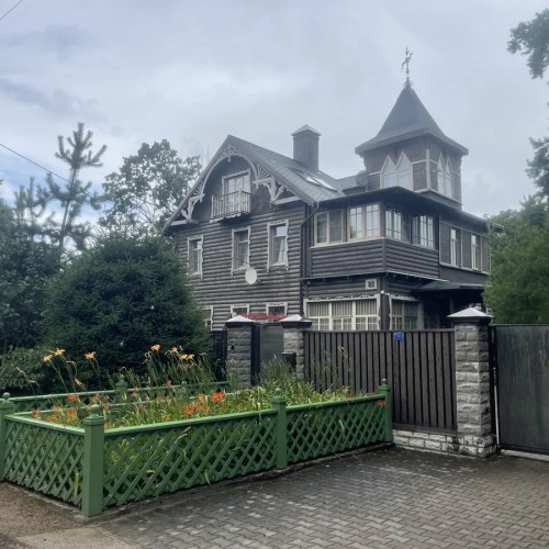 «Лахта: назад в будущее» — небанальные локации Петербурга с краеведом