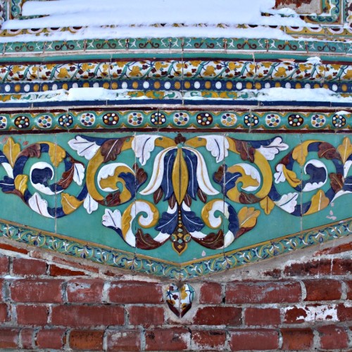 Ярославские изразцы: глазурь, огонь и фантазия (на вашем авто)