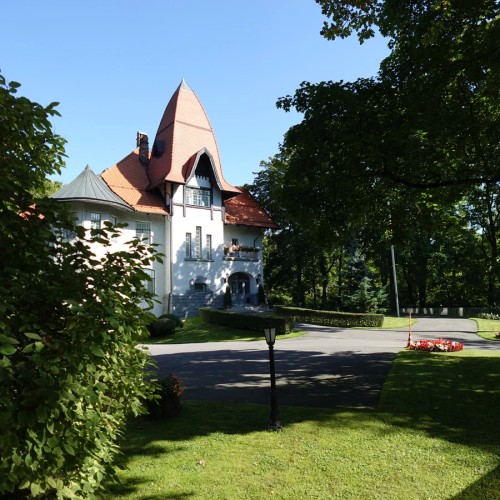 Аптекарский и Каменный острова на авто: особняки, дачи и респектабельные кварталы