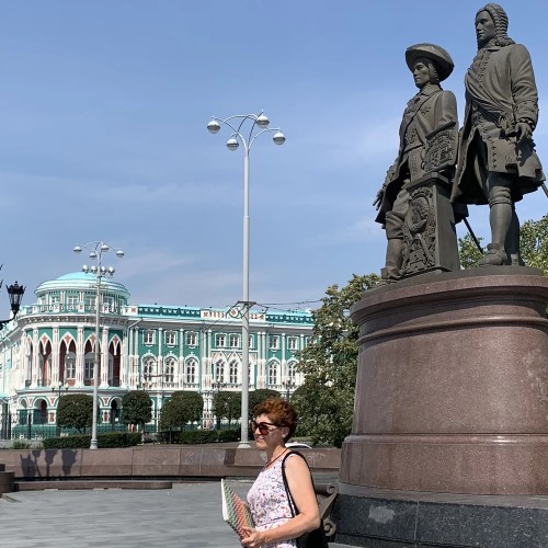 С банкнотой по Екатеринбургу