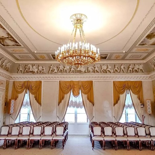 Из Петербурга — в Константиновский дворец в группе