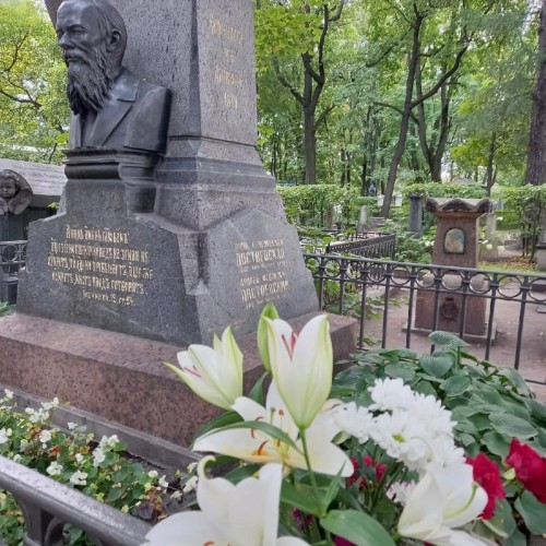 Александро-Невская лавра и Смольный собор — архитектурные жемчужины Петербурга