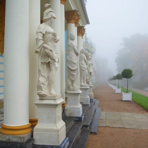 В Пушкин — по дворцам!