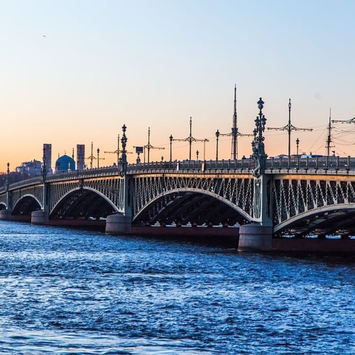 Вперед в прошлое: семейная прогулка-квест по Петроградской стороне