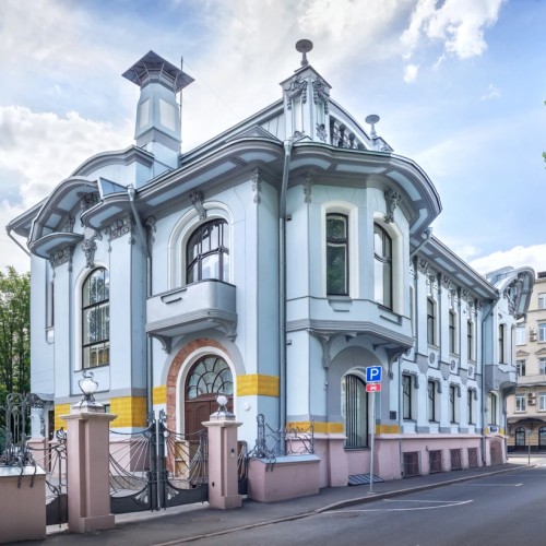 Прогулка по аристократической Поварской и дегустация десертов в Центральном доме литераторов