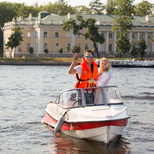 Катание на катере без капитана: по Финскому заливу и рукавам Невы