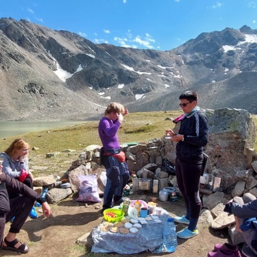 Нетипичное Приэльбрусье: треккинг налегке к 4 высокогорным озёрам с проживанием в гостинице