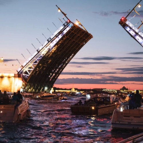 Пять разводных мостов — на теплоходе с гидом