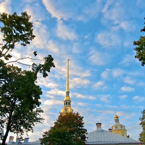 Полуденный выстрел и колоннада Исаакиевского собора