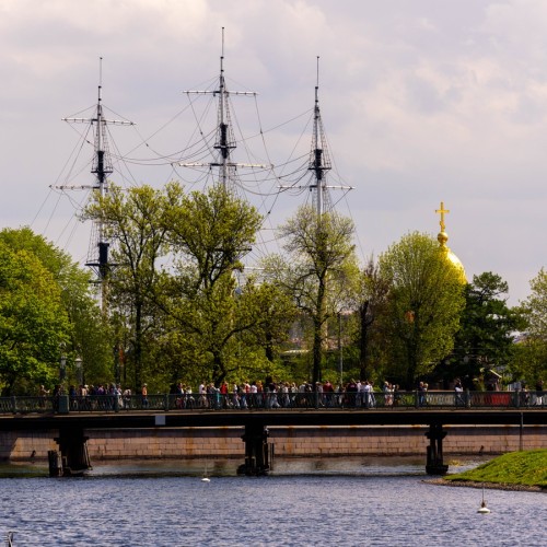 Прогулка на открытом катере — от центра Петербурга до новых кварталов у воды