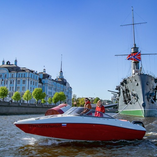 На катере — по Финскому заливу и центру города