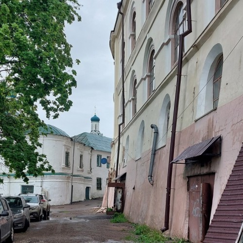Красивые истории Кремлёвской улицы