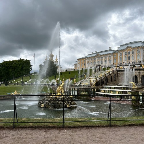 Мир изящных фонтанов Петергофа